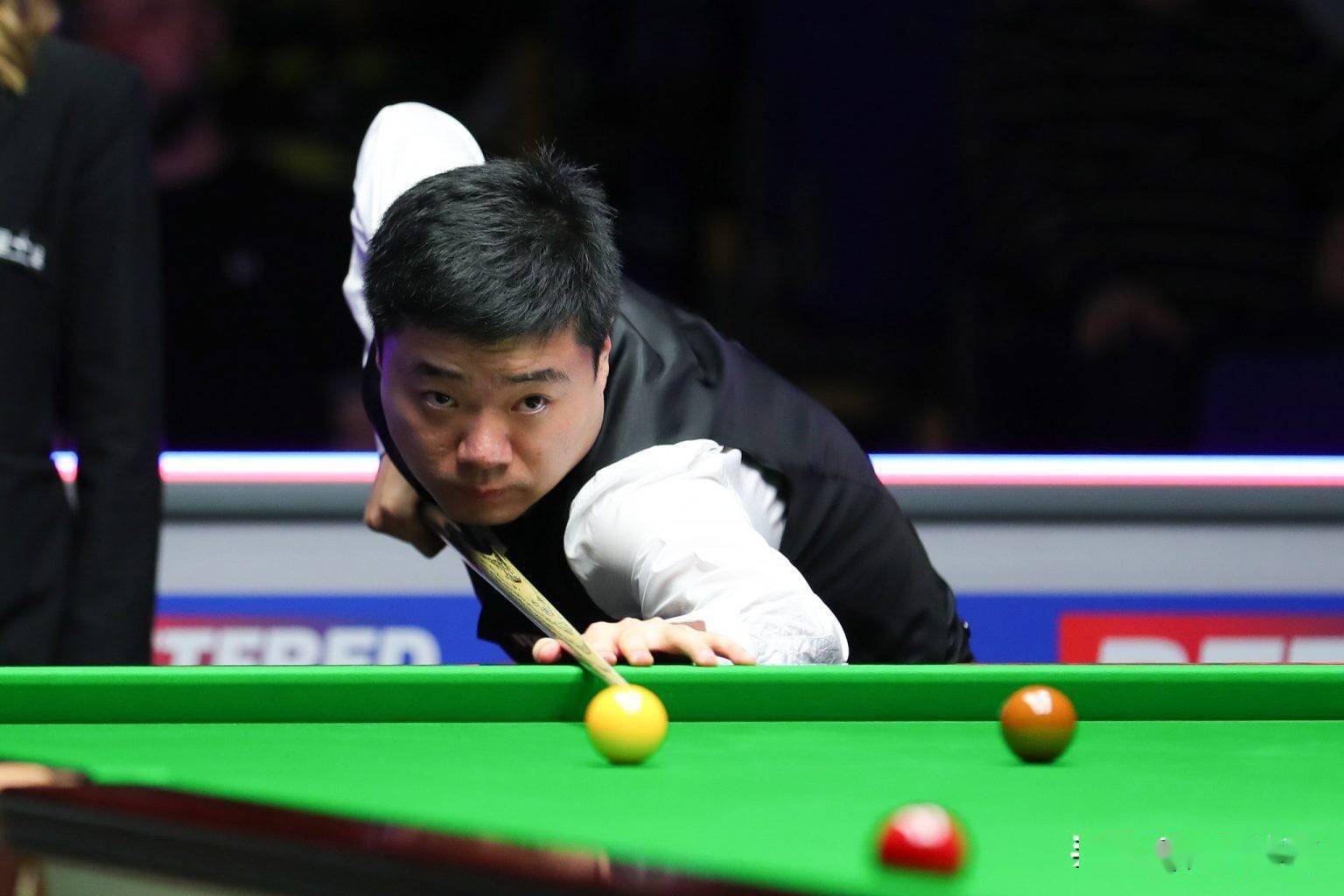 他在禁区外 他在禁区外