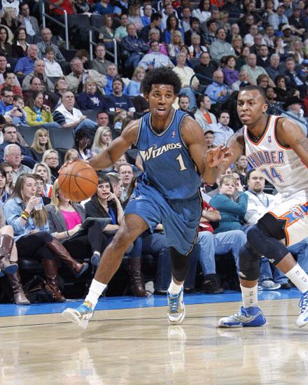 场的侧翼或 场的侧翼或